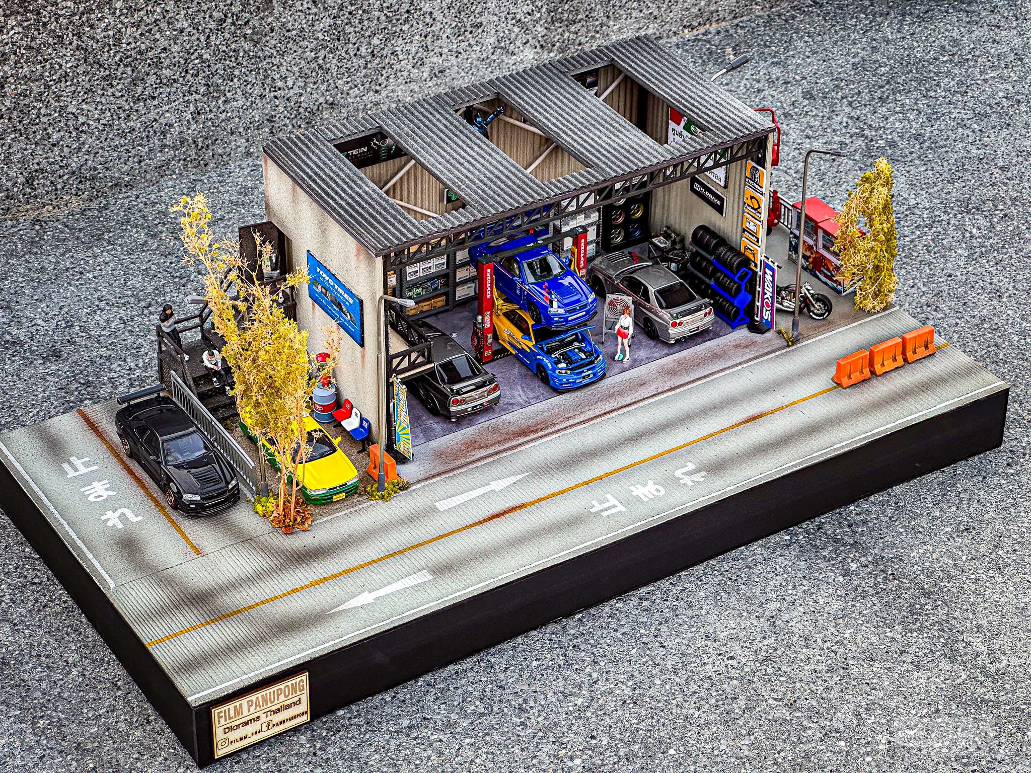 Hanger Garage Diorama – Pocket Sized Motors