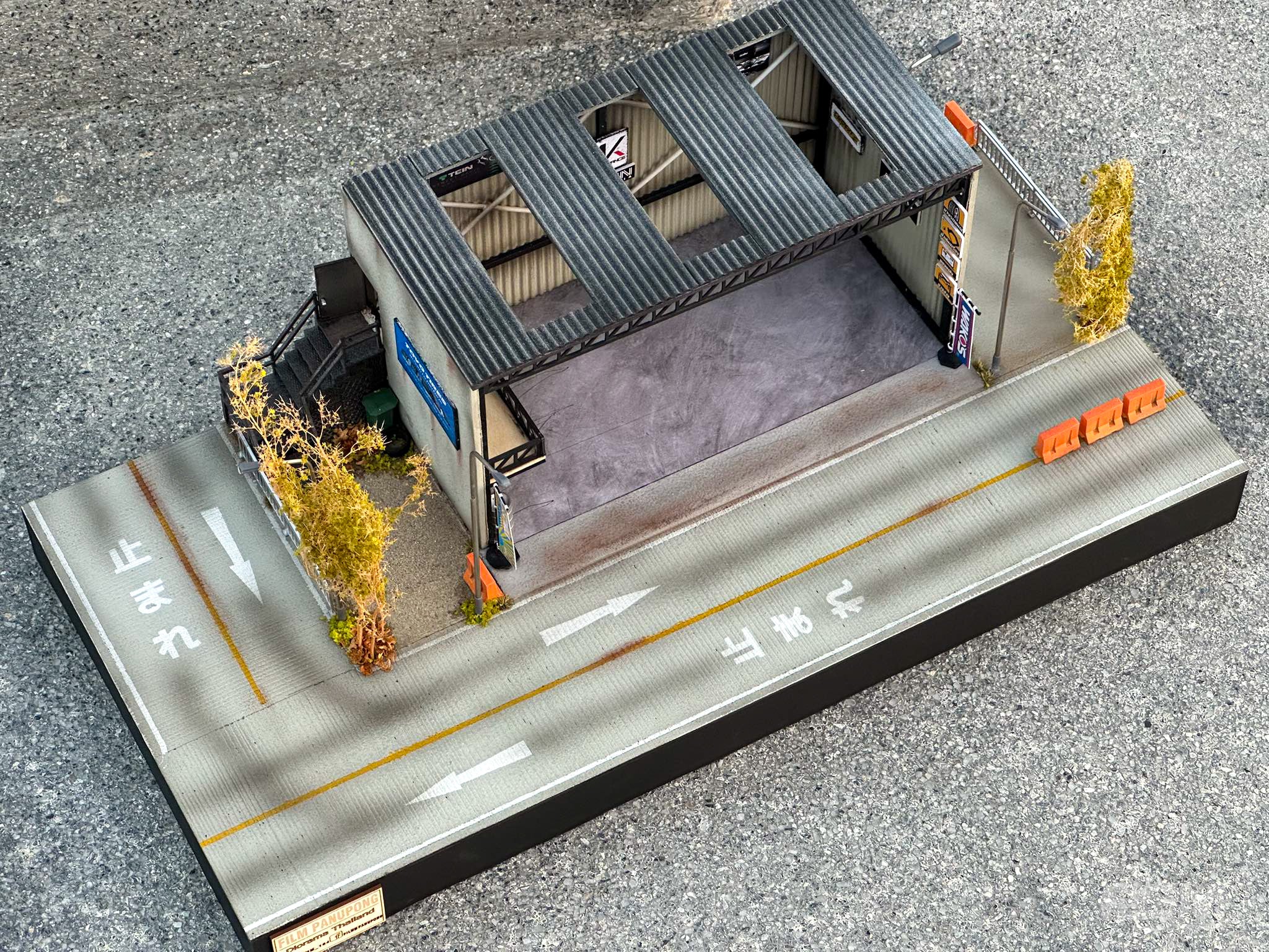 Hanger Garage Diorama – Pocket Sized Motors