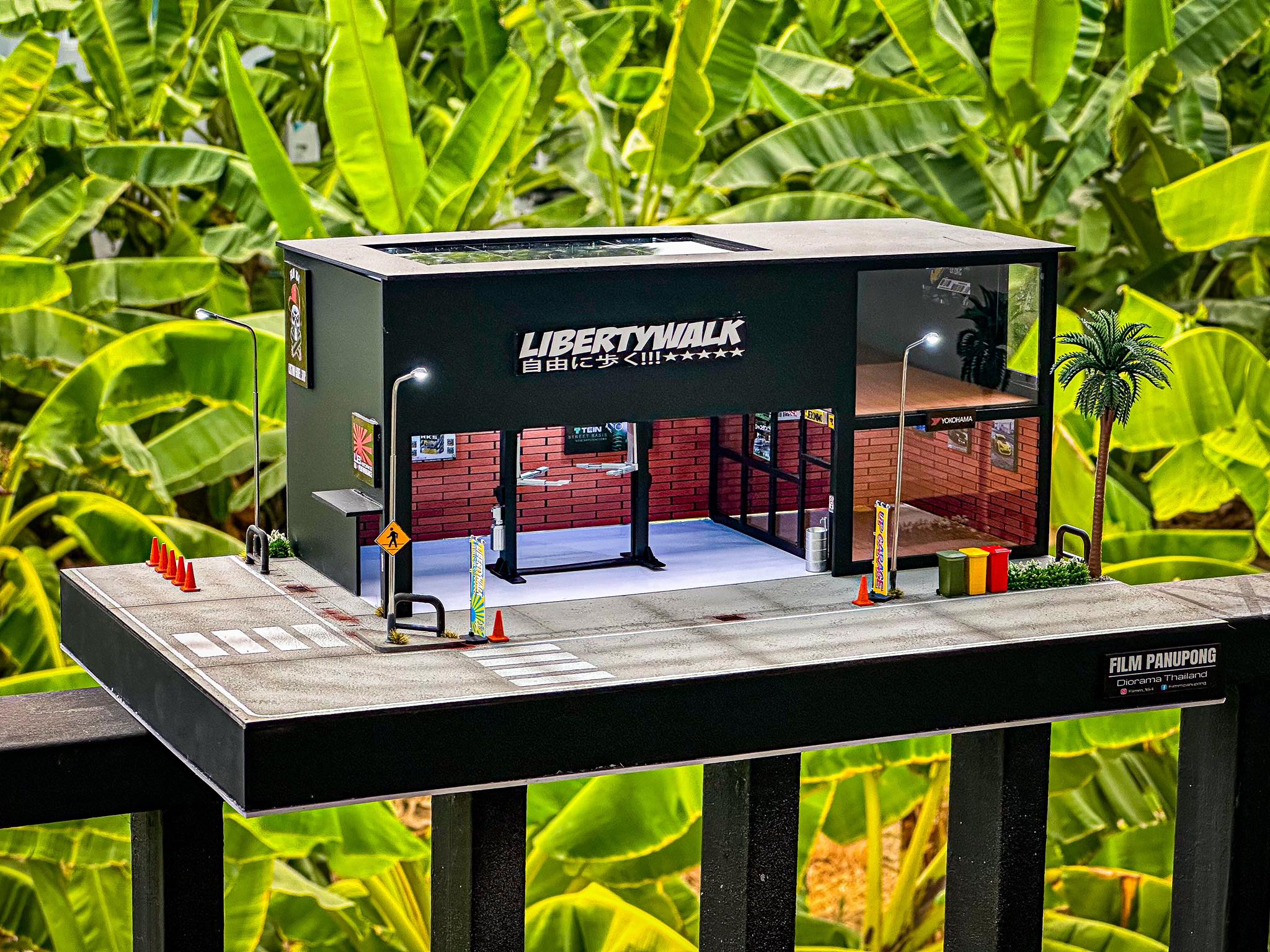 Two-story Diorama Garages Scale 1:60-64 Parts and Service